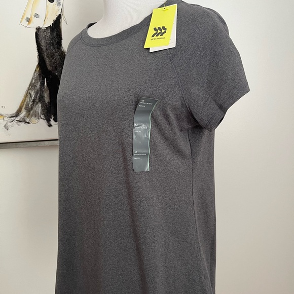 NWT All in Motion Gray SS Tee Shirt Size Medium Semi Fit - Picture 4 of 6
